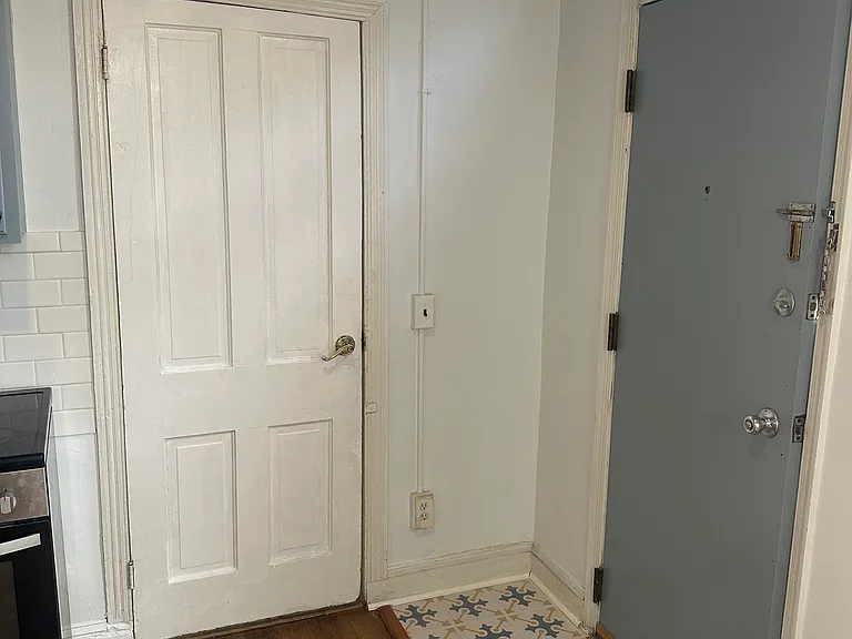 2621 Eastern Ave #1R — Photo 8