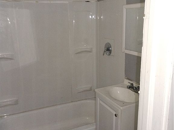 4th image of 2046 W 103rd St