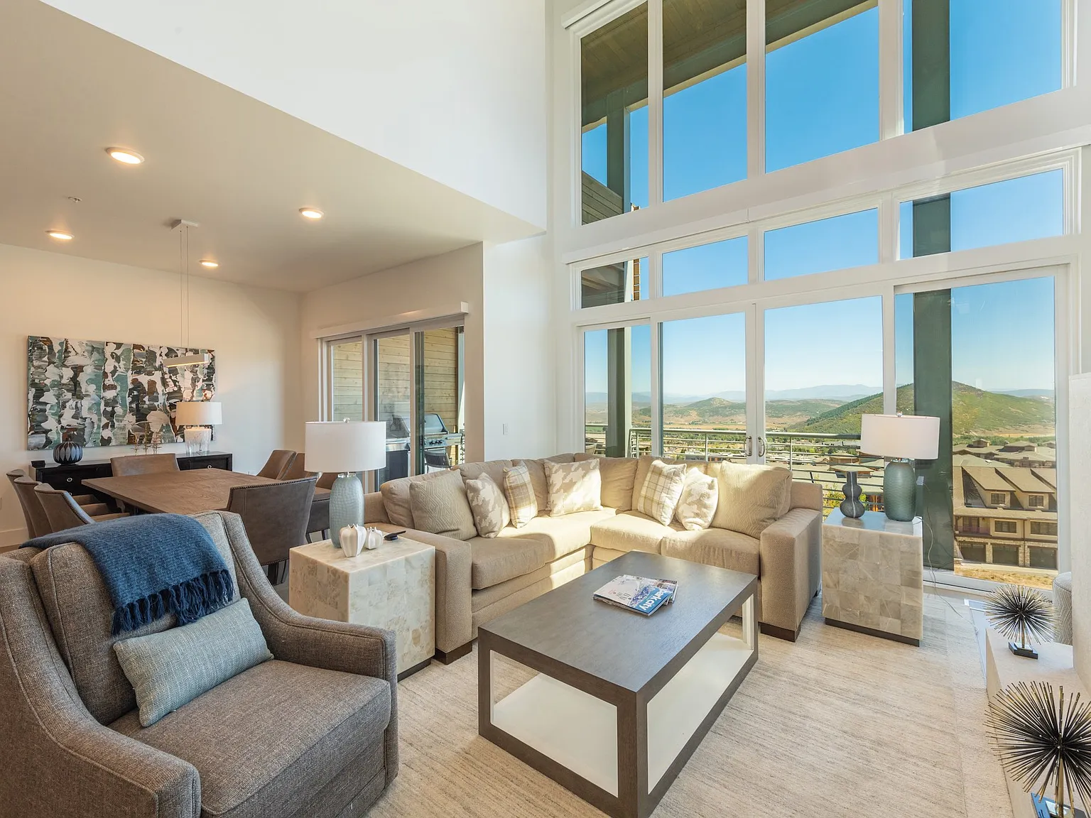 4 bed, 4.5 bath, 3300 sqft, $14,816 — Photo 2