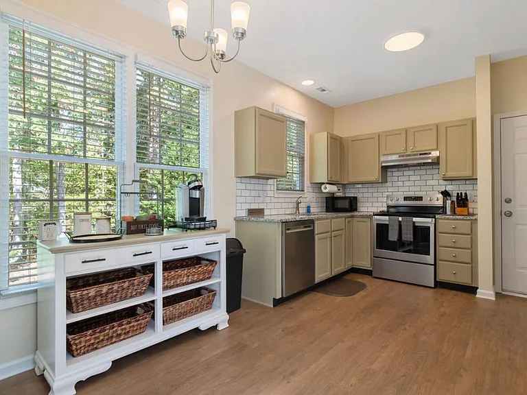 110 Mint Hill Dr — Photo 4