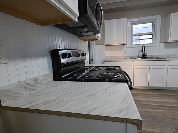 5th image of 58 Laurel St