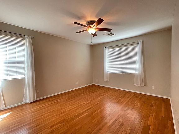4th image of 3895 E Parkview Dr