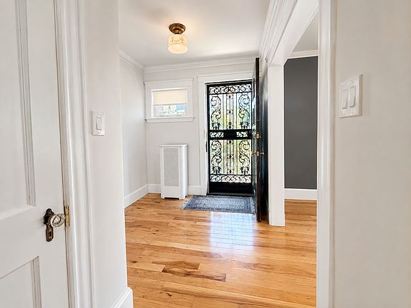 5th image of 695 Adams St #1