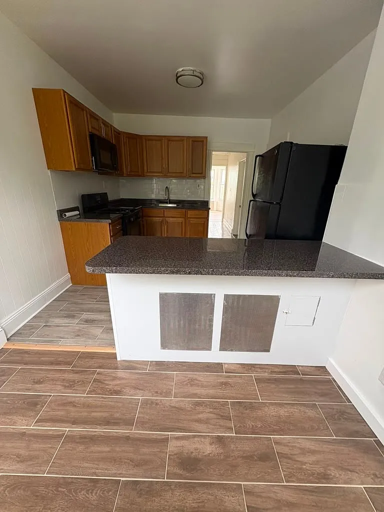 3 bed, 1.0 bath, $3,200 — Photo 4
