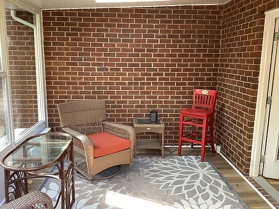 Enclosed porch 
