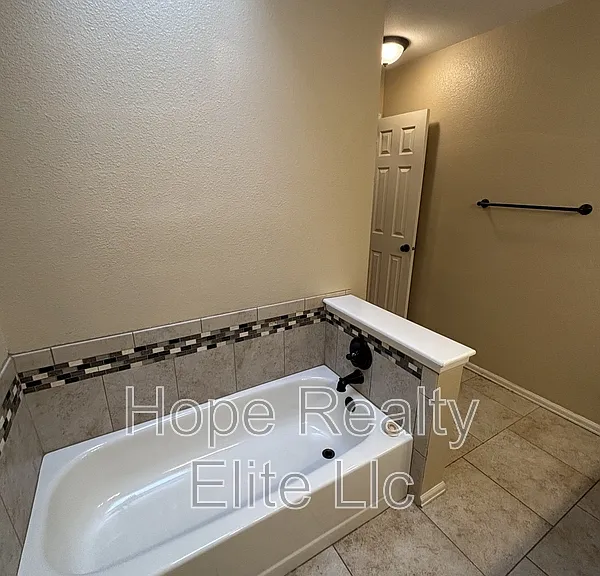 2079 Sussex Ln — Photo 15