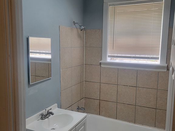 3rd image of 7935 S Woodlawn Ave