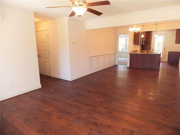 3rd image of 6270 Garden Cir