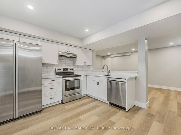 3rd image of 110 Codrington St