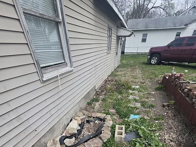 420 W State St — Photo 8