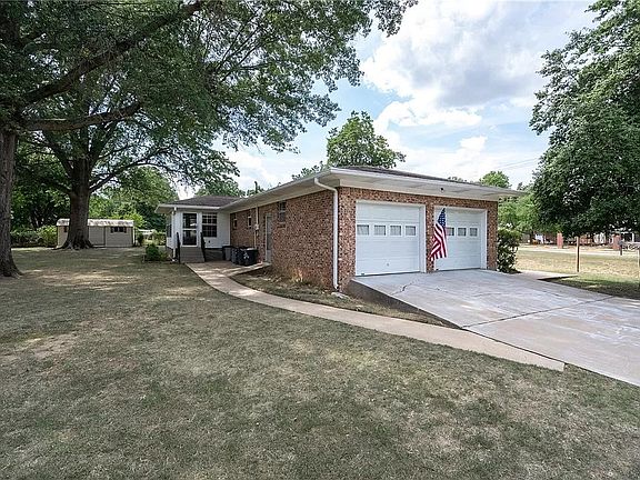 Attached 2 car garage