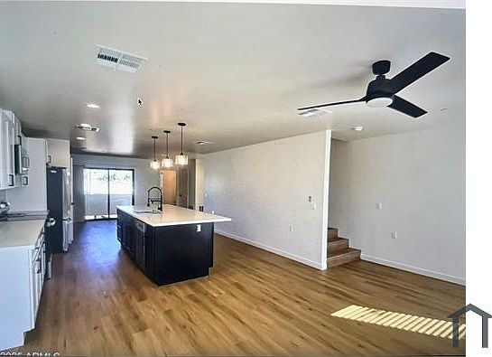3rd image of 2502 E Paradise Ln