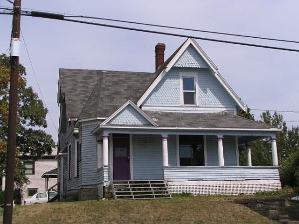 2nd image of 1212 W Holly St