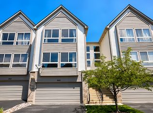 668 Fountainview Dr, Mundelein, IL 60060