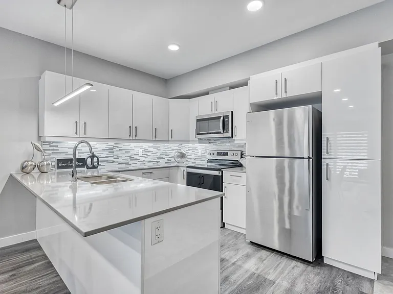 1515 Warde Ave — Photo 6