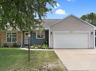 2004 Scottsdale Dr, Champaign, IL 61822