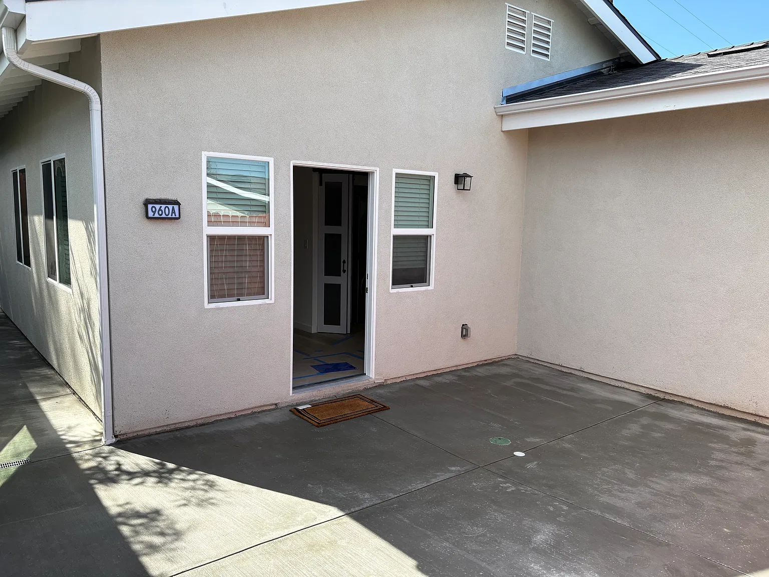 3 bed, 1000 sqft, $3,300 — Photo 2