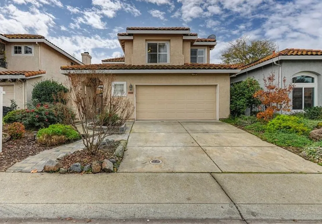 4 bed, 1908 sqft, $3,150 — Photo 1