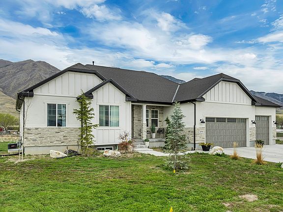 2nd image of 1676 E Coreys Ct