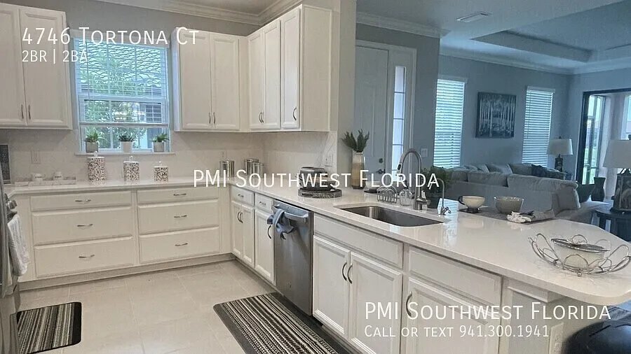 Furnished 2/2 SFH with Stunning Lake Views! — Photo 4