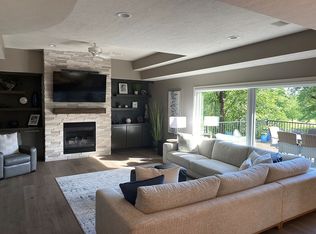 9110 Whispering Wind Rd, Lincoln, NE 68512