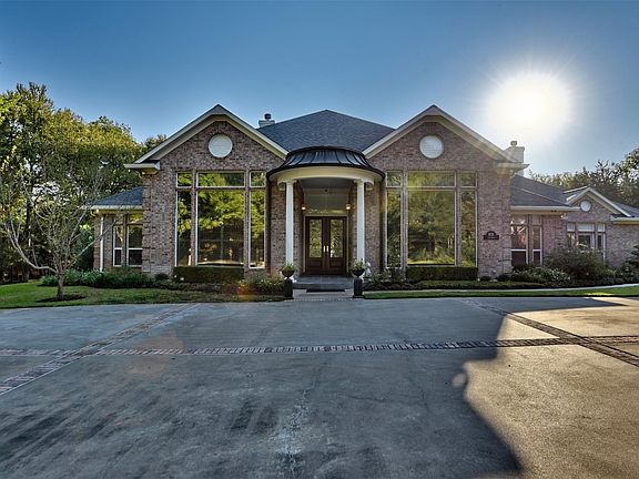 2nd image of 851 Elm Dr