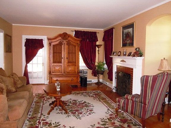 2nd image of 259 Manor Pl