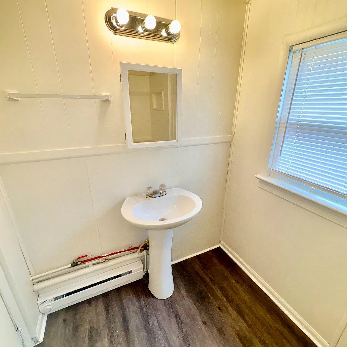 2 bed, 1.0 bath, 990 sqft, $1,250 — Photo 4