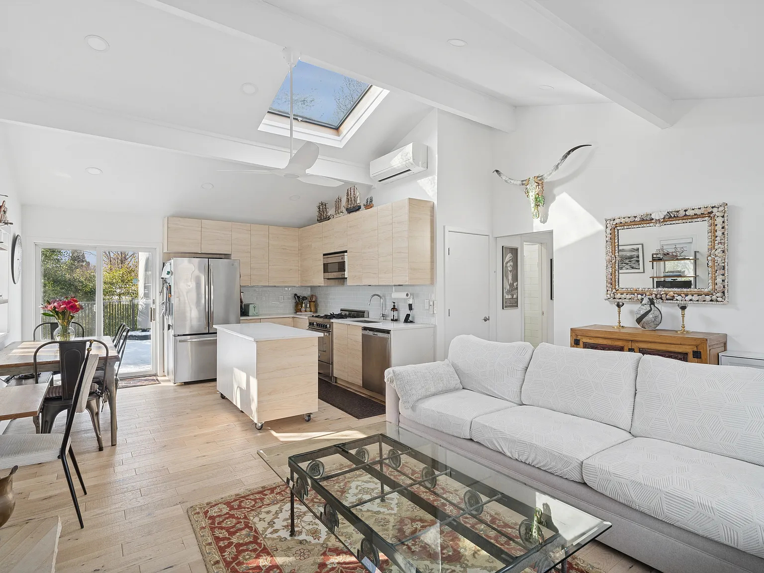 Meet Me in Montauk - Brand New Renovation with Pool — Photo 3