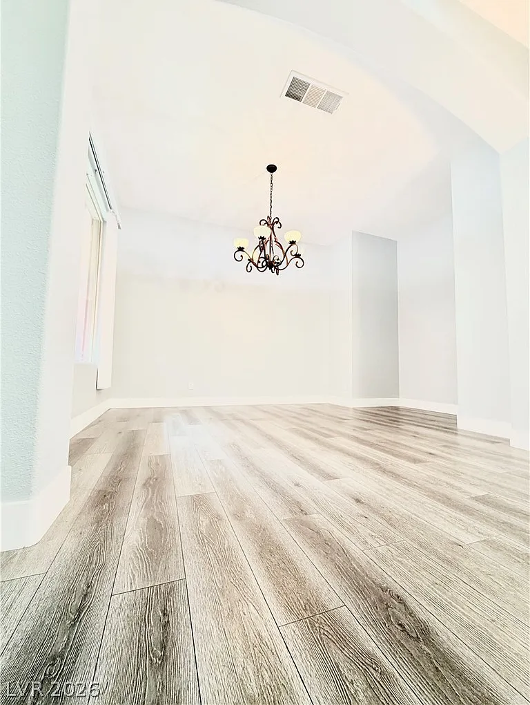 5 bed, 4.0 bath, 3269 sqft, $3,660 — Photo 3