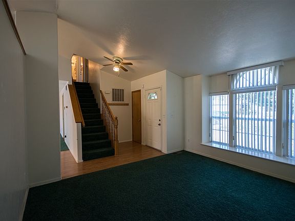 4th image of 390 Beckstead Ave