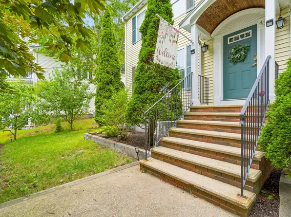 45 Braeburn Rd, Hyde Park, MA 02136