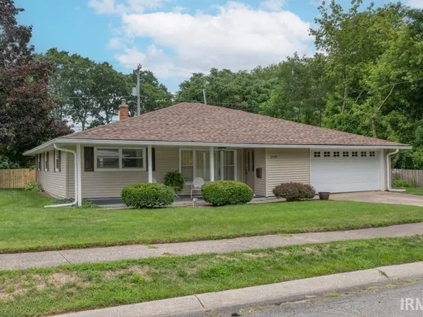 2529 Club Dr, South Bend, IN 46615