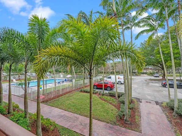 120 Sparrow Dr, Royal Palm Beach, FL