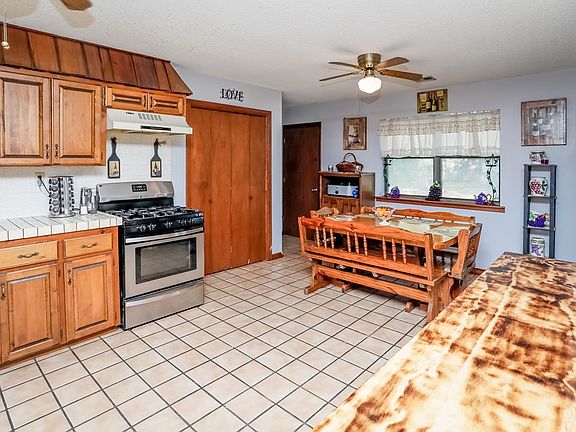 3rd image of 303 N Edgewood Dr