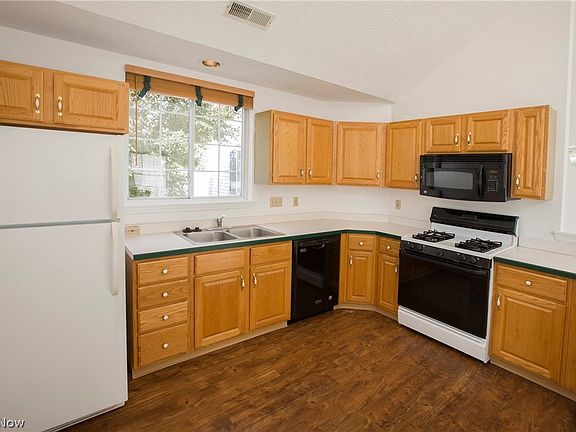 2nd image of 192 Vista Cir #10A