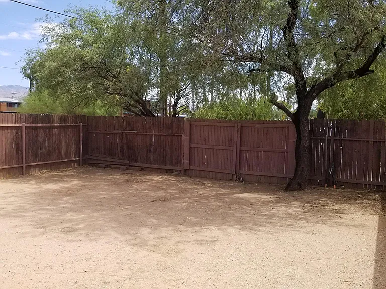 2774 N Fair Oaks Ave — Photo 13