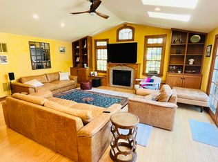 537 Lowell St, Lynnfield, MA 01940