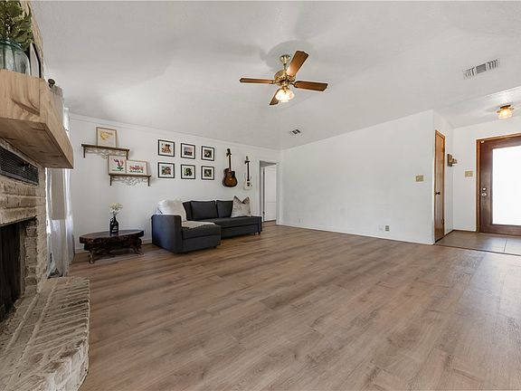 3rd image of 2611 Wilderness Dr N
