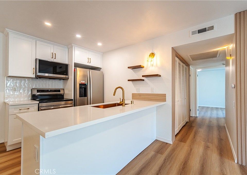 1st image of 21951 Rimhurst Dr #202