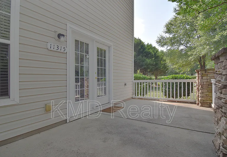 11315 Dundarrach Ln — Photo 18