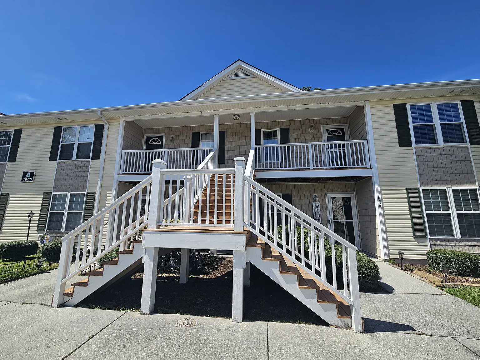 2 bed, 1049 sqft, $1,450 — Photo 2
