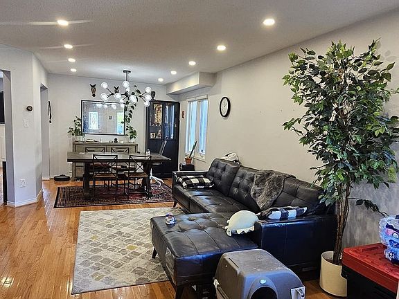5th image of 8 Treepark St