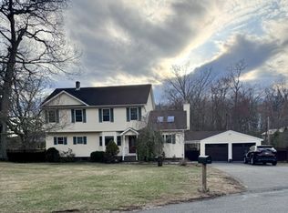 1 Field Ct, Oak Ridge, NJ 07438