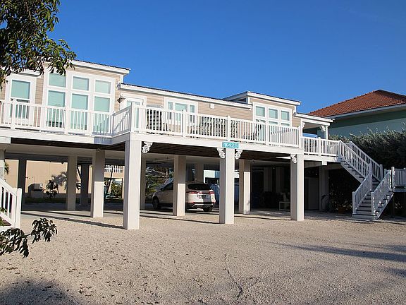 3rd image of 425 Calle Limon