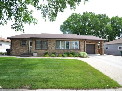 1215 N 1st St, Bismarck, ND, 58501