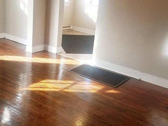 Living room w/ awesome arched doorways.