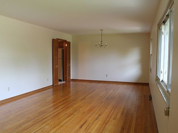 Front Living Room
						:
						Spacious living room with oak hardwood flooring.
 26' X 13'
