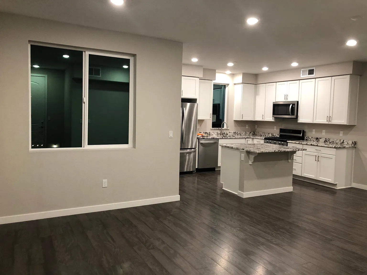 2 bed, 1111 sqft, $4,100 — Photo 3