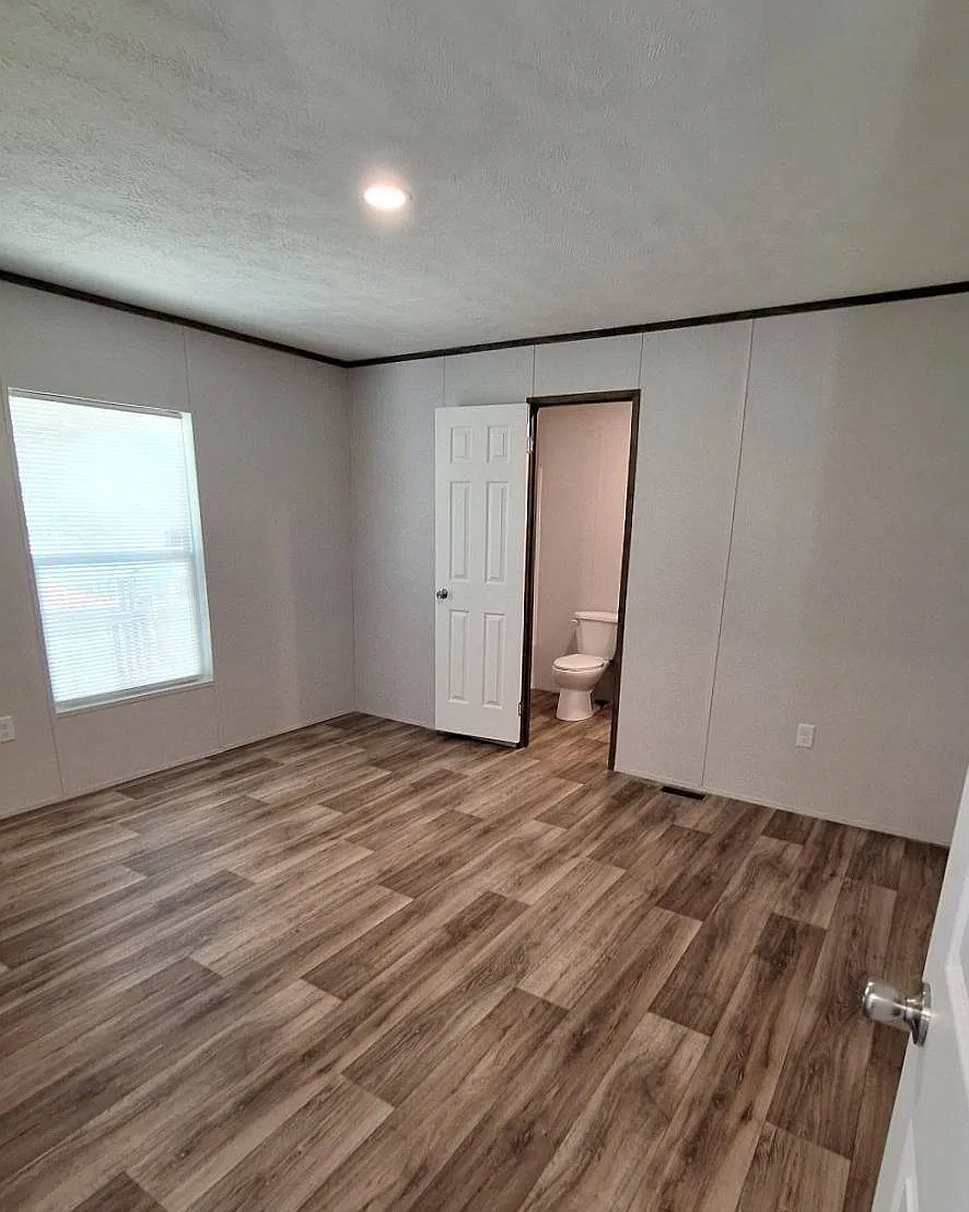3 bed, 2.0 bath, 880 sqft, $1,165 — Photo 4